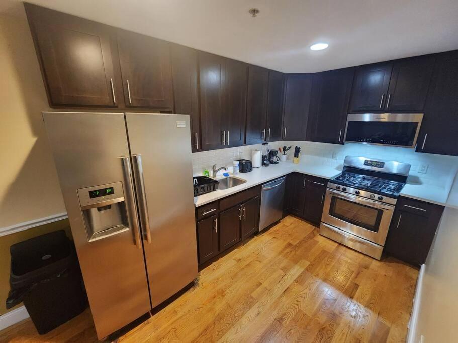 Appartamento Classy 3 Bed Near Nyc With View! Union City Esterno foto