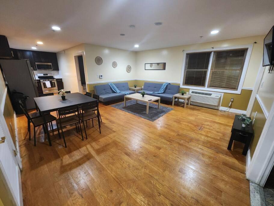 Appartamento Classy 3 Bed Near Nyc With View! Union City Esterno foto