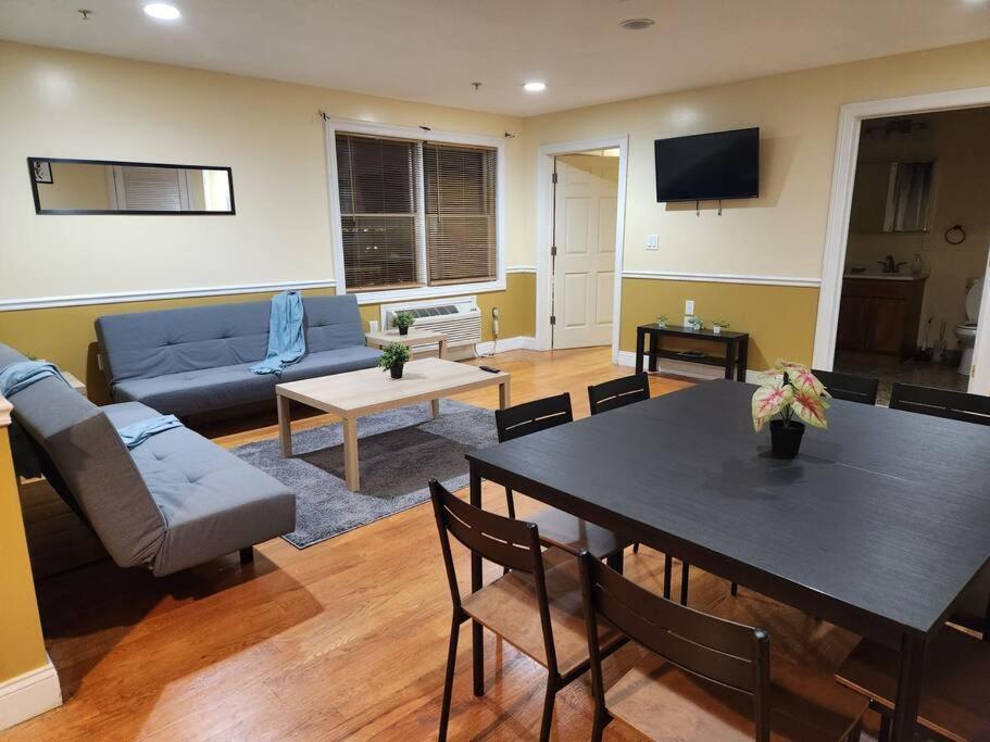 Appartamento Classy 3 Bed Near Nyc With View! Union City Esterno foto